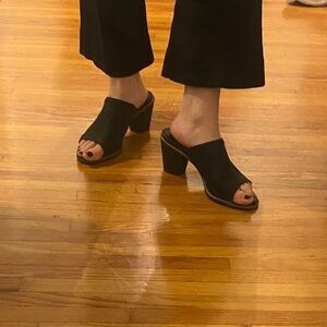 Super comfortable black sorel mules size 10